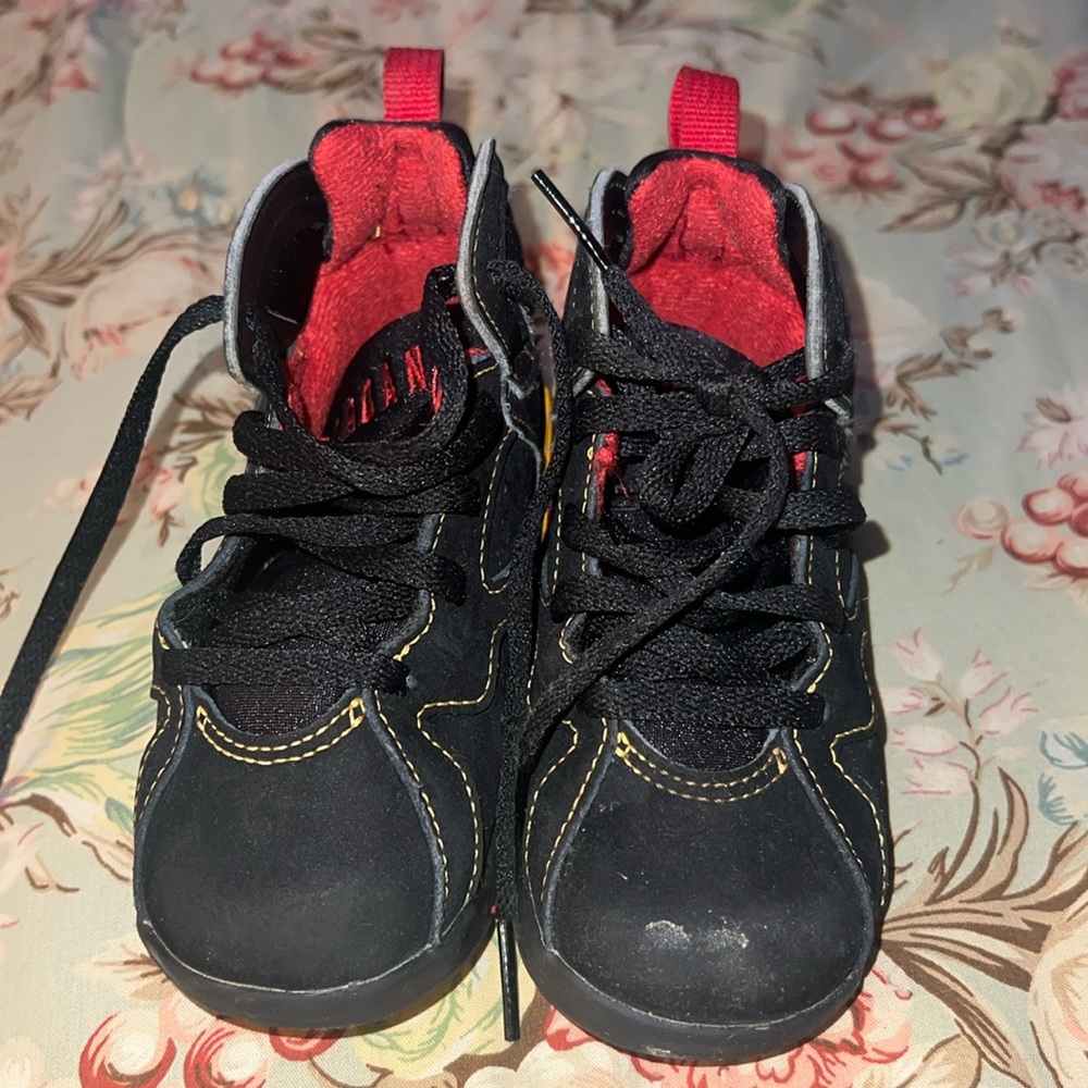 Used kids Jordan 7s for sale. No insole in shoe, priced according!